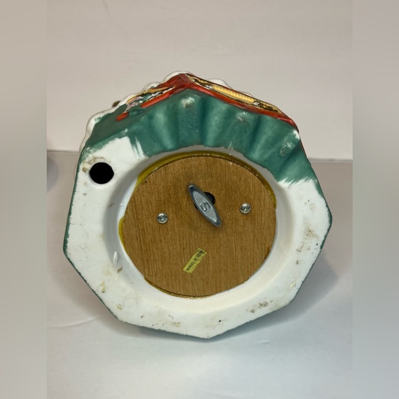 HAND PAINTED MUSICAL SANTA "FATHER CHRISTMAS" - Picture 6 of 12